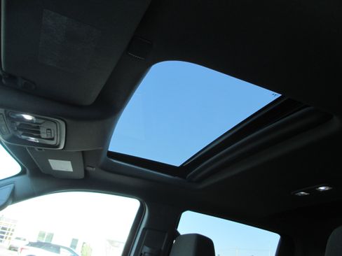 Used 2022 Chevrolet Silverado 1500 LT Trail Boss w/ Convenience Package II AWD/4WD image 30