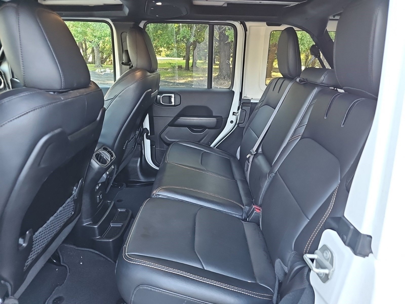 Used 2024 Jeep Wrangler Unlimited Sahara AWD/4WD image 17