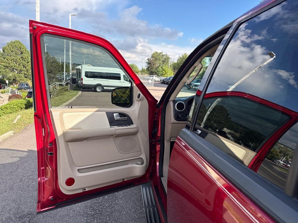 Used 2004 Ford Expedition XLT AWD/4WD image 9