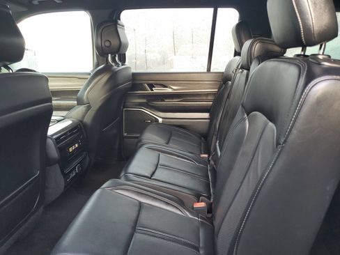 Used 2023 Jeep Wagoneer L Series II AWD/4WD image 10