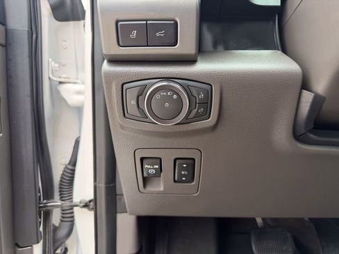 Used 2019 Ford Expedition XLT w/ Equipment Group 202A AWD/4WD image 9