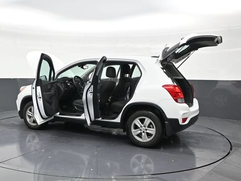 Used 2021 Chevrolet Trax LS AWD/4WD image 32