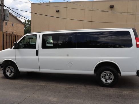 Used 2018 Chevrolet Express 3500 LT w/ LT Preferred Equipment Group RWD image 4