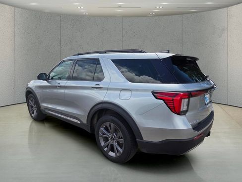Used 2025 Ford Explorer Active w/ Active Comfort Package AWD/4WD image 3