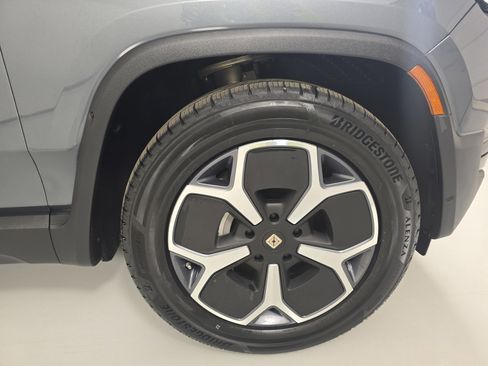 Used 2024 Rivian R1S Adventure AWD/4WD image 11