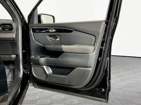 Used 2025 Honda Pilot Sport image 28