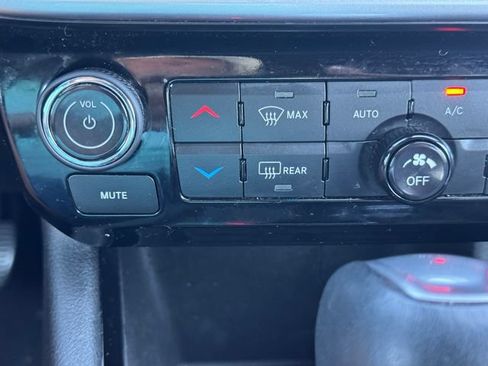 Certified 2025 Jeep Compass Limited AWD/4WD image 35
