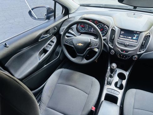 Used 2017 Chevrolet Cruze LT image 13