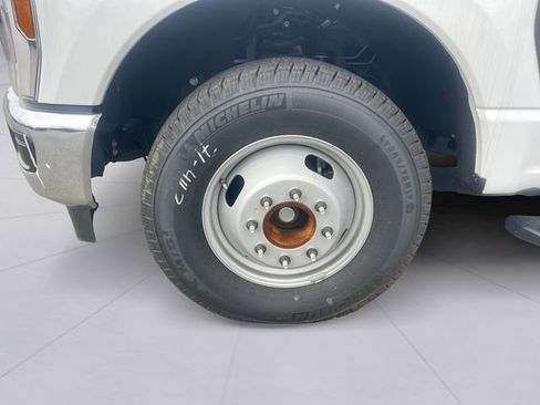 Used 2024 Ford F350 XL w/ XL Chrome Package image 9