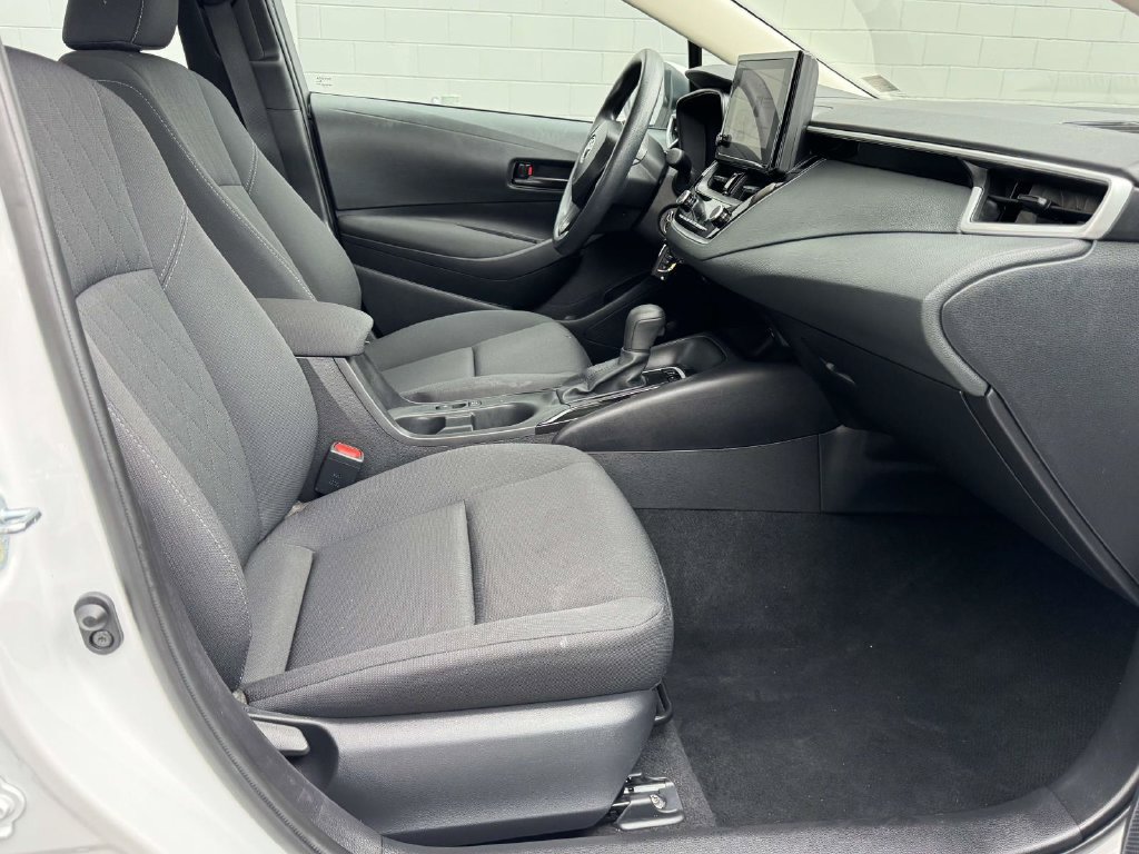 Used 2025 Toyota Corolla LE FWD image 14