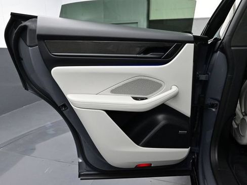 Certified 2025 Porsche Macan Turbo Electric AWD/4WD image 13