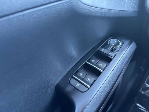 Used 2025 Kia Soul LX w/ LX Technology Package image 18