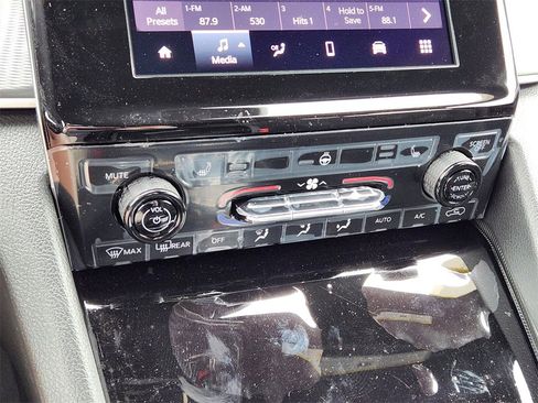 New 2025 Jeep Grand Cherokee Laredo w/ Luxury Tech Group I image 13