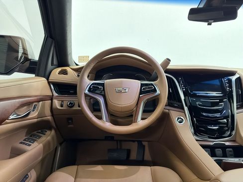 Used 2017 Cadillac Escalade Platinum RWD image 28