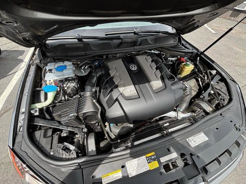 Used 2013 Volkswagen Touareg TDI AWD/4WD image 15