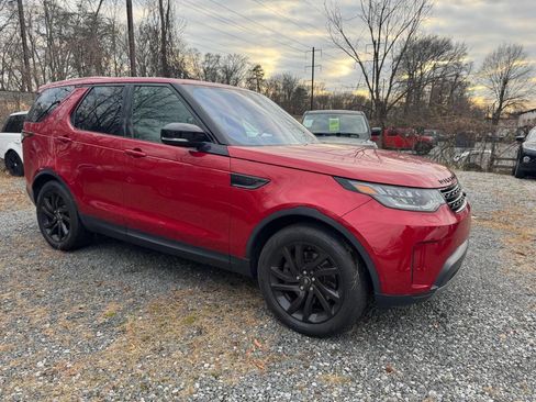 Used 2017 Land Rover Discovery SE image 3