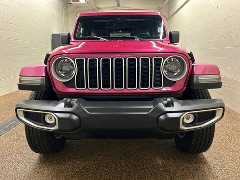 Used 2024 Jeep Wrangler Unlimited Sahara AWD/4WD image 6