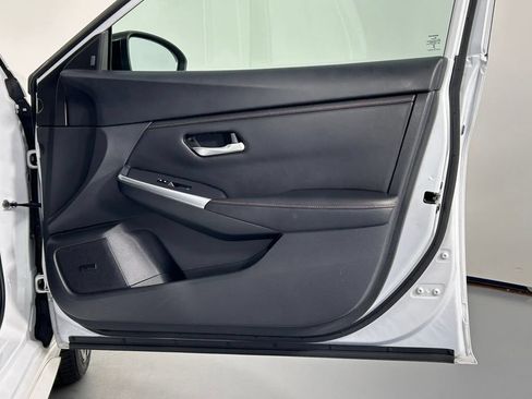 Used 2023 Nissan Sentra SR w/ SR Premium Package FWD image 9