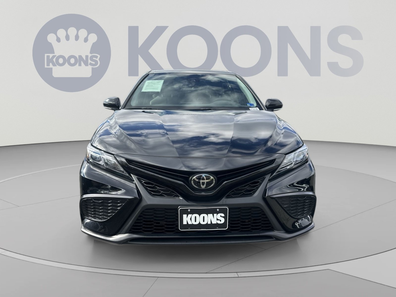 Used 2024 Toyota Camry SE w/ Cold Weather Package FWD image 4