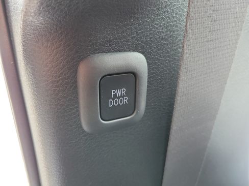 Used 2025 Toyota Sienna LE AWD/4WD image 25