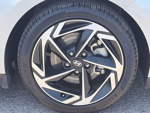 Certified 2024 Hyundai Sonata SEL w/ Convenience Package FWD image 9