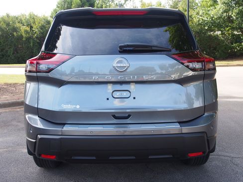 Used 2026 Nissan Rogue SV FWD image 6