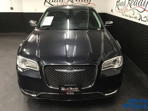 Used 2017 Chrysler 300 C AWD/4WD image 4