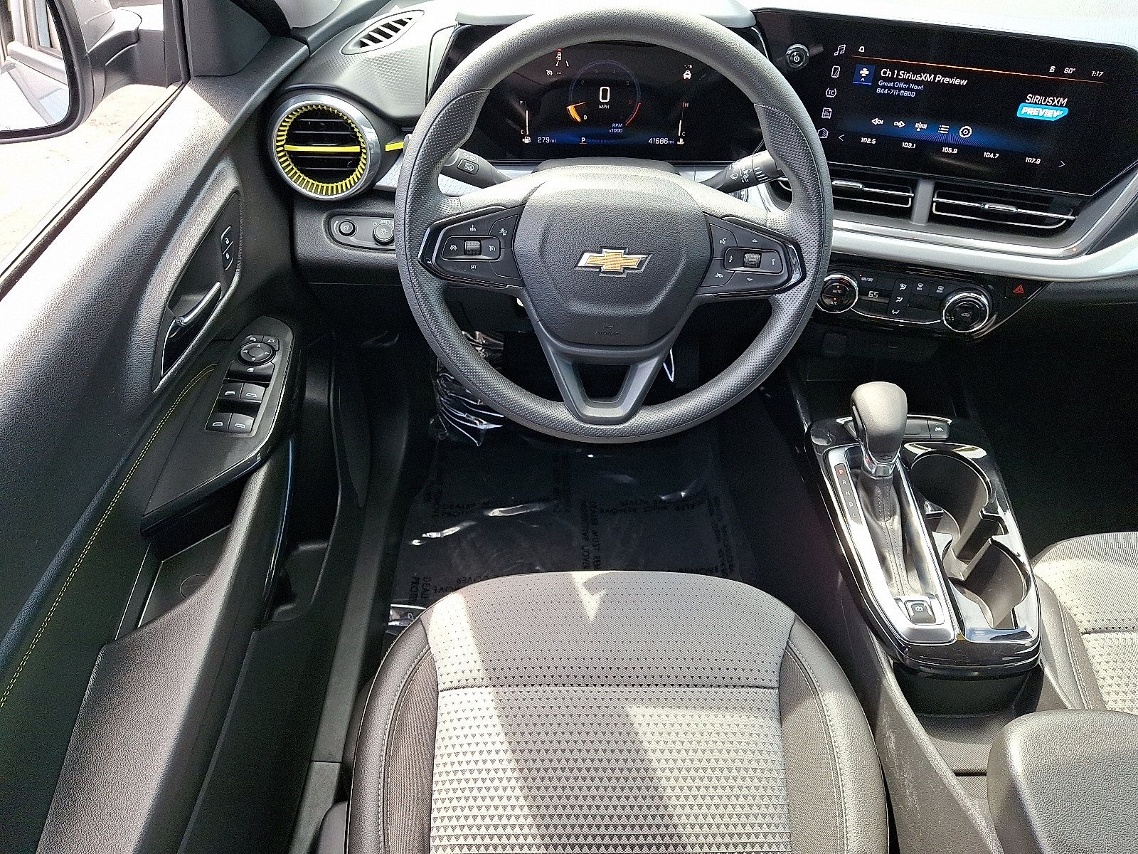 Used 2025 Chevrolet Trax LT FWD image 12