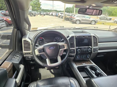 Used 2017 Ford F250 Lariat w/ Lariat Value Package AWD/4WD image 5