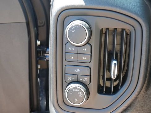 Used 2021 Chevrolet Silverado 1500 Custom Trail Boss AWD/4WD image 15