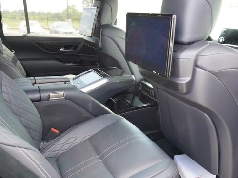 Used 2022 Lexus LX 600 4WD w/ Accessory Package (Z1) image 12