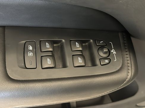 Used 2025 Volvo XC60 B5 Plus AWD/4WD image 22