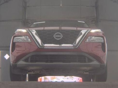 Used 2023 Nissan Rogue SV image 2