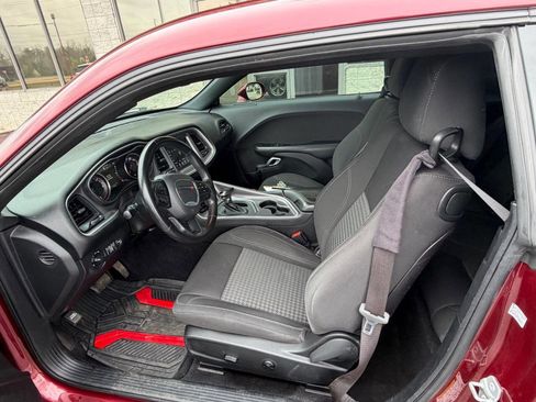 Used 2019 Dodge Challenger SXT image 10