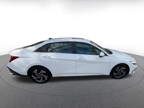 Used 2025 Hyundai Elantra SEL image 16