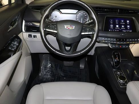 Used 2023 Cadillac XT4 Luxury w/ Cold Weather Package FWD image 3