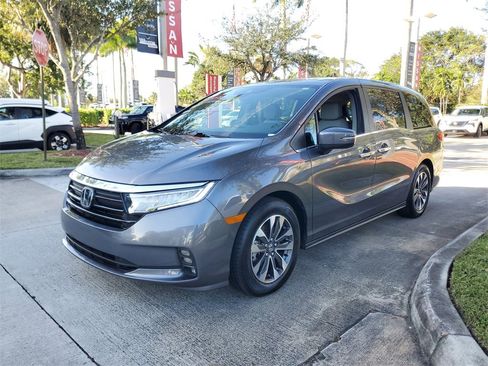 Used 2024 Honda Odyssey EX-L image 3