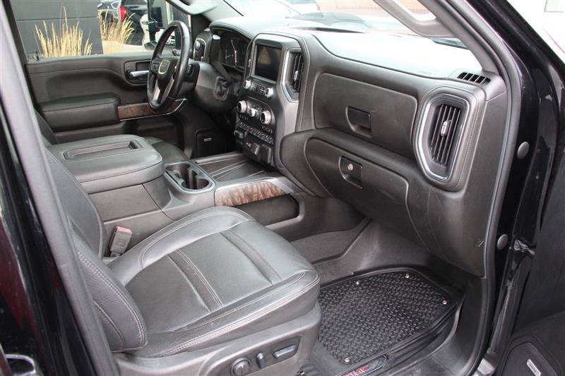 Used 2022 GMC Sierra 2500 Denali w/ Denali Black Diamond Edition AWD/4WD image 11