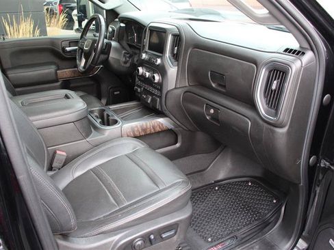 Used 2022 GMC Sierra 2500 Denali w/ Denali Black Diamond Edition AWD/4WD image 11