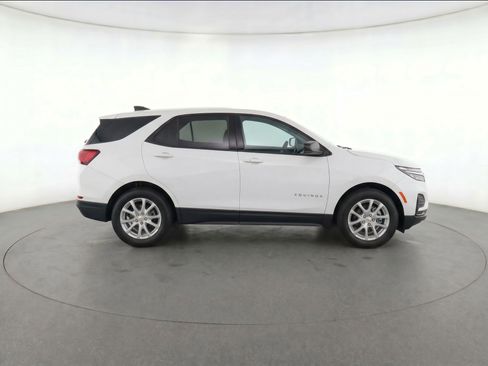 Used 2024 Chevrolet Equinox LS w/ Driver Confidence II Package FWD image 8
