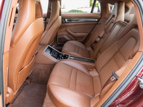 Used 2023 Porsche Panamera 4 image 32