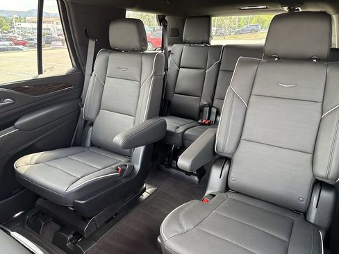 Certified 2024 Cadillac Escalade Premium Luxury AWD/4WD image 31