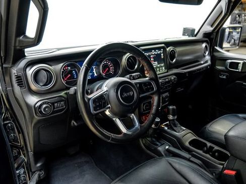Used 2022 Jeep Wrangler Unlimited Rubicon w/ Cold Weather Group AWD/4WD image 2