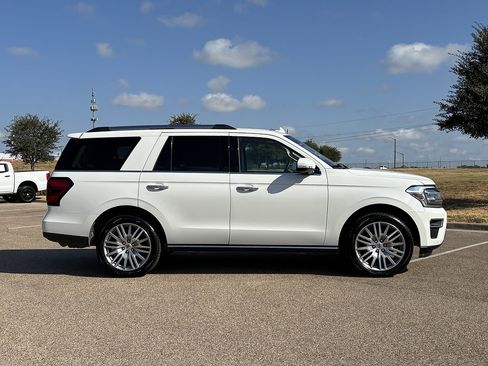 Used 2024 Ford Expedition Limited AWD/4WD image 22