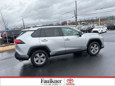 Used 2022 Toyota RAV4 XLE w/ Convenience Package image 5