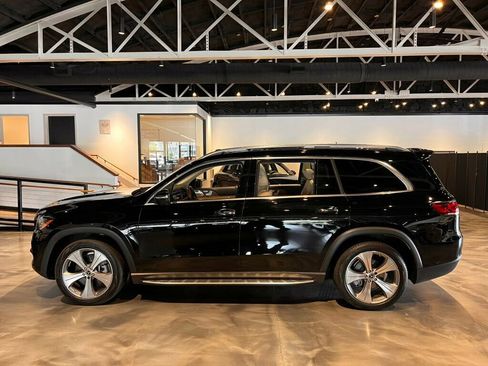 Used 2022 Mercedes-Benz GLS 450 4MATIC image 2