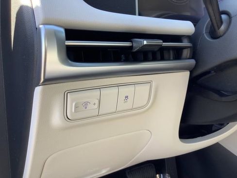 Certified 2025 Hyundai Tucson SE image 28