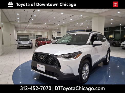 Used 2023 Toyota Corolla Cross LE image 3