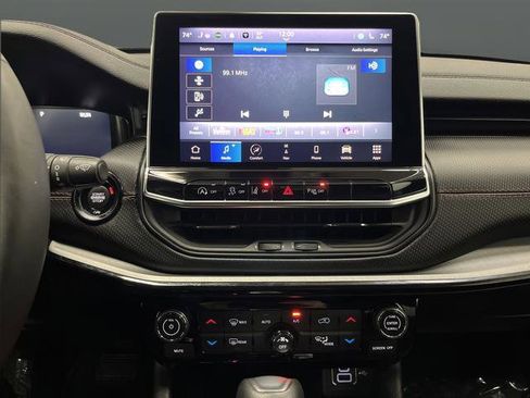 Used 2025 Jeep Compass Trailhawk w/ Trailhawk Elite Group image 8