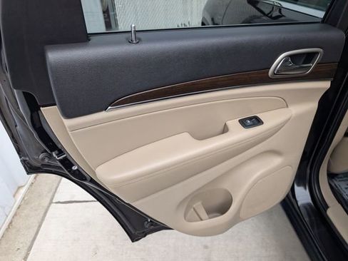 Used 2015 Jeep Grand Cherokee Limited w/ Trailer Tow Group IV image 21